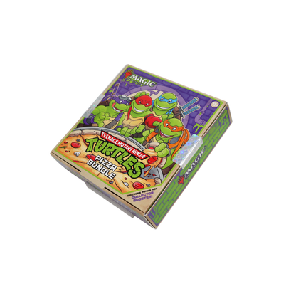 Magic: The Gathering TMNT Pizza Bundle vanuit schuin rechtsvoor