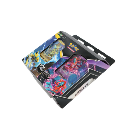 Pokémon TCG V Battle Deck Zeraora vs Deoxys schuin van voren met beide promo kaarten zichtbaar
